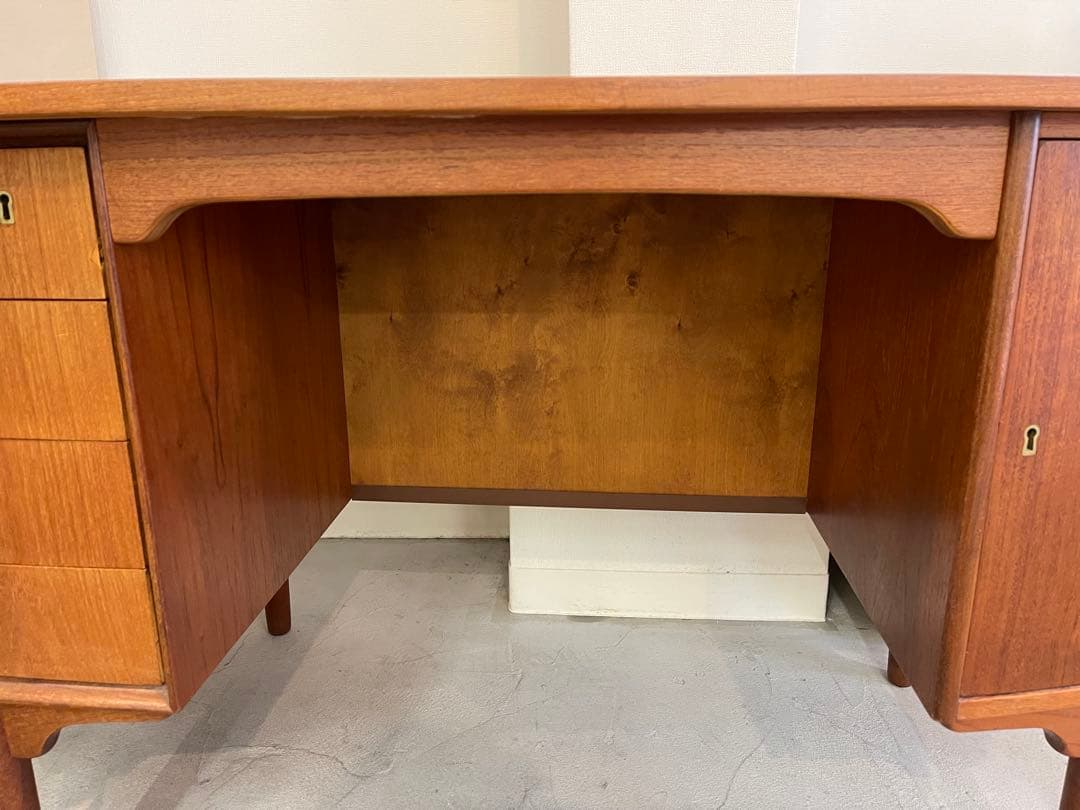 ヴィンテージ　北欧家具　チーク材　キドニーデスク　デンマーク