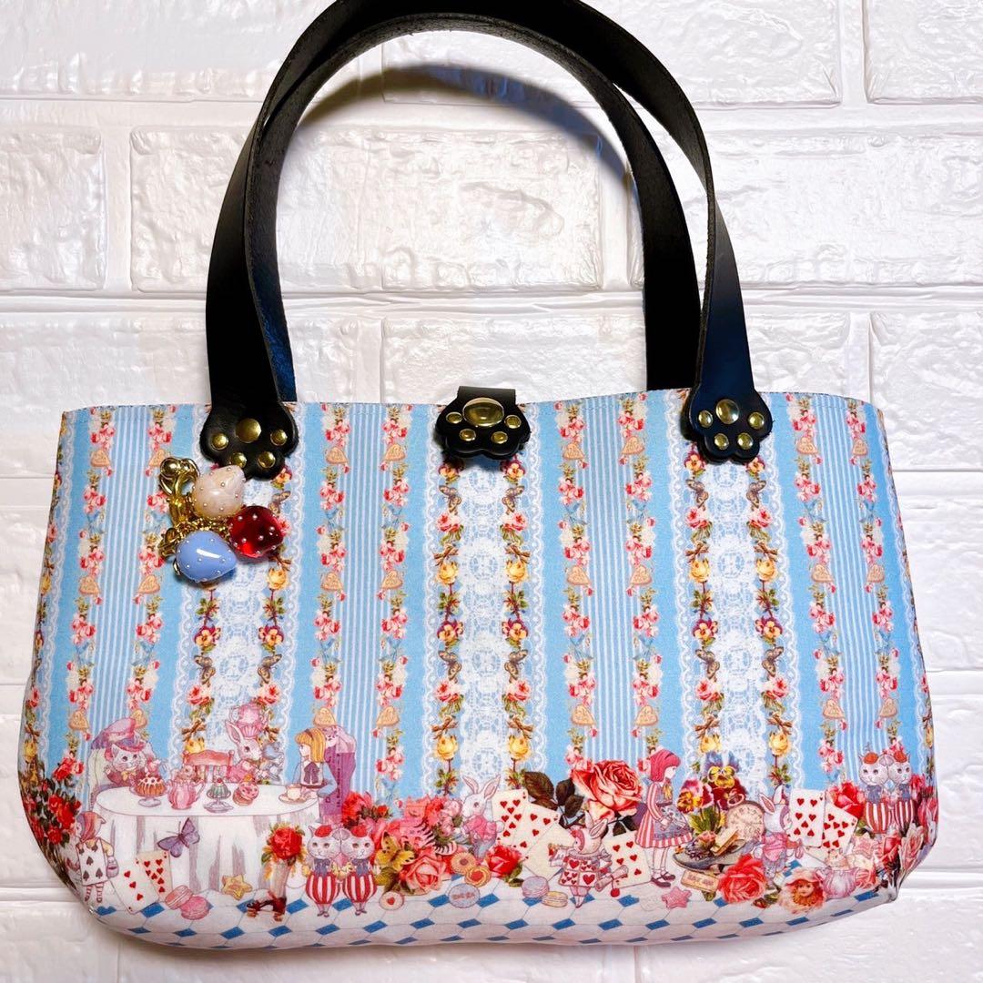 ジョリーフルール♡アリスのお茶会ブルー　ラウンドバッグ　いちごチャーム付き