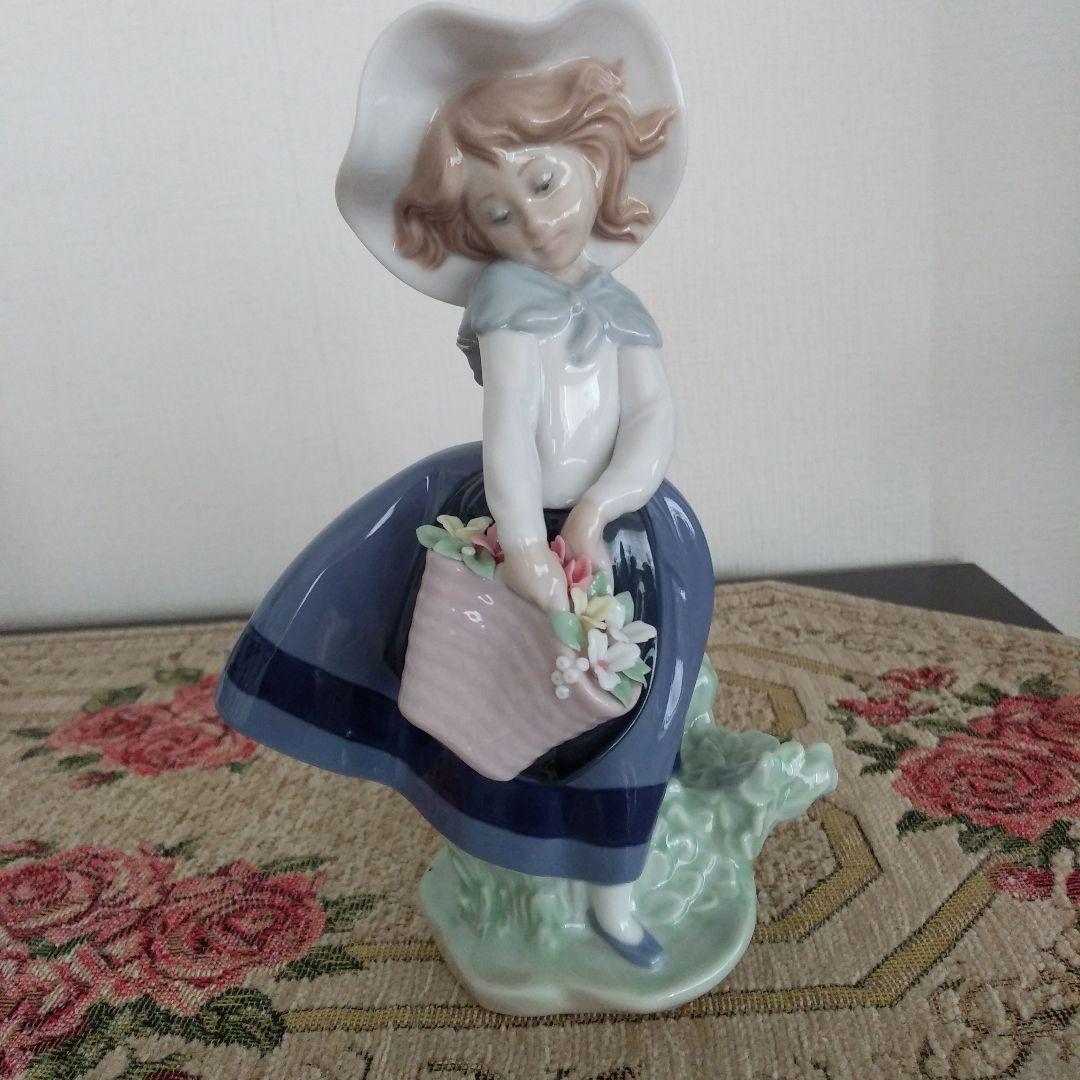 価格見直しました。美品　リヤドロ　きれいな花ばかり