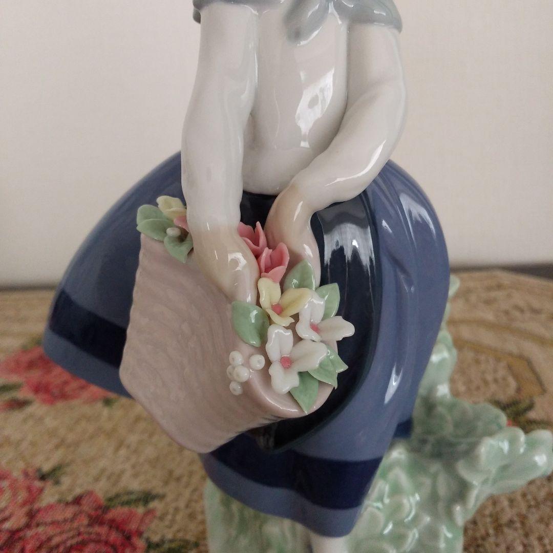 価格見直しました。美品　リヤドロ　きれいな花ばかり