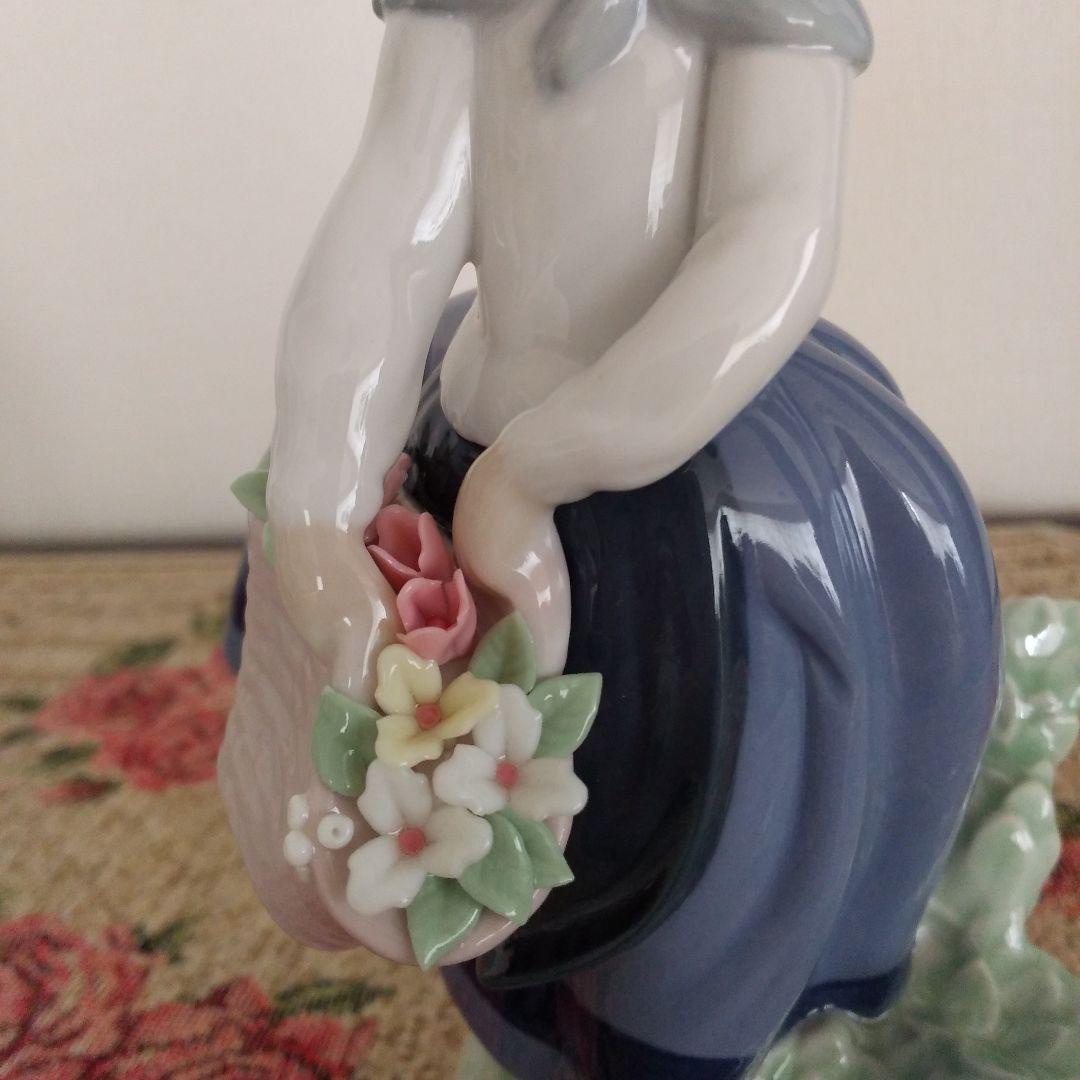 価格見直しました。美品　リヤドロ　きれいな花ばかり