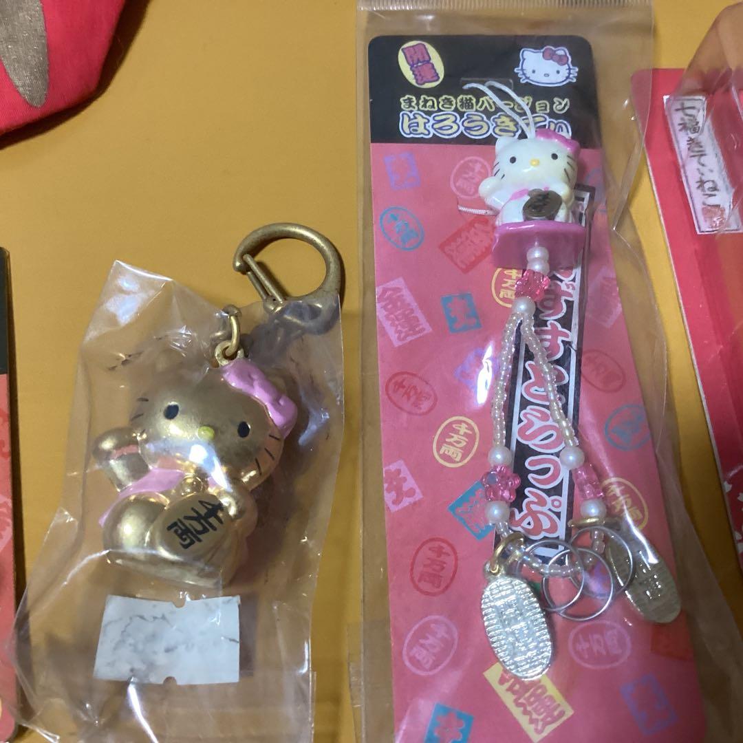 2970　ハローキティ　 　　　七福猫&招き猫 &ダルマ猫