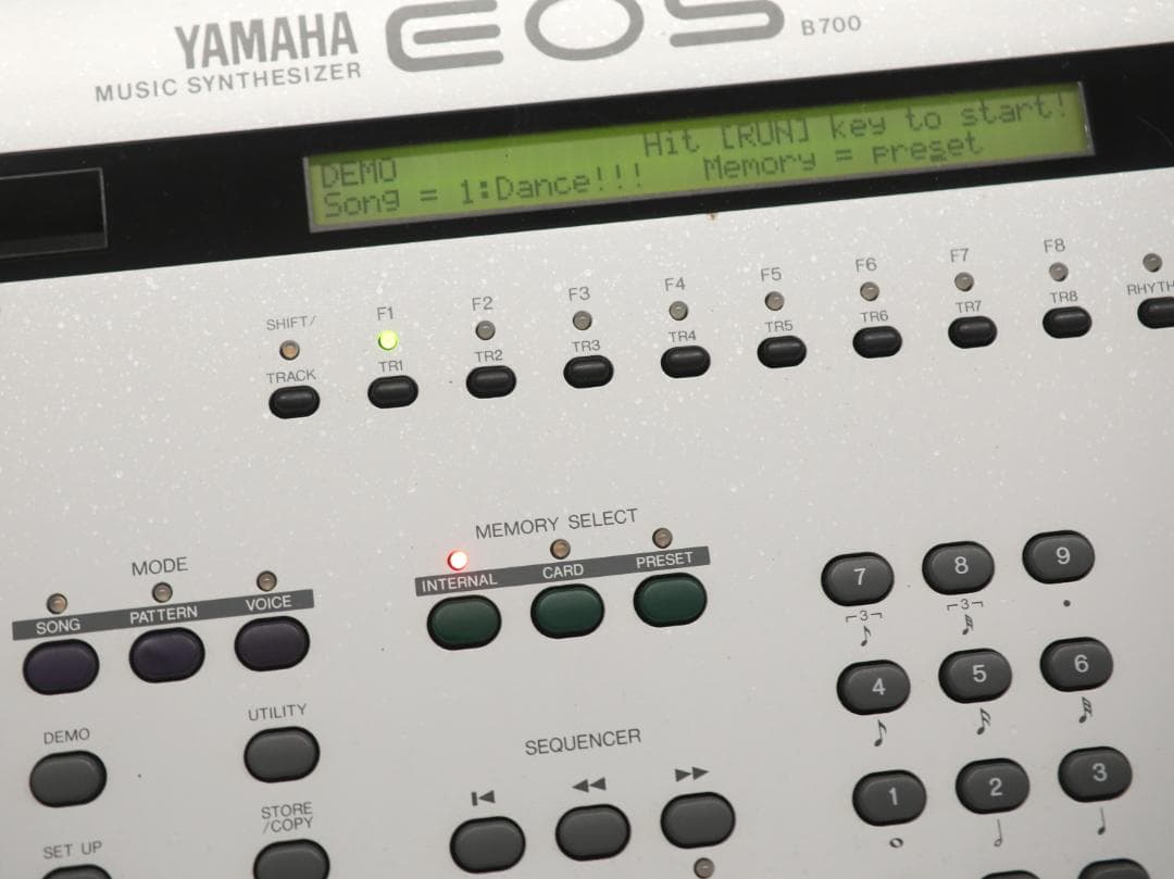美品Yamaha EOS B700 シンセサイザー 61鍵盤