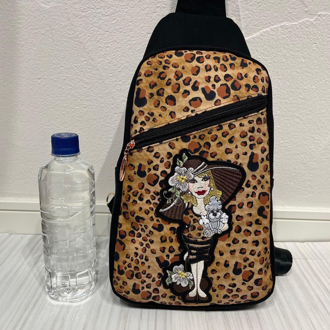 ロラライハリス・刺繍　ボディバッグ・M