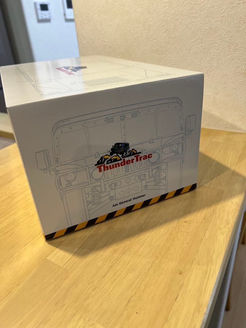 ミリタリ　ハマー　コマンド　1／18スケール　Thunder trac