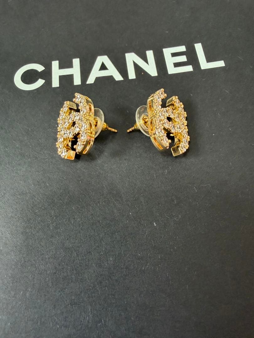 CHANEL ダブルCロゴ クリスタル ゴールドピアス