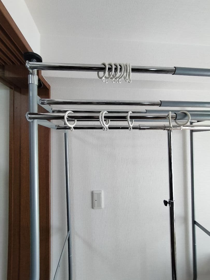突っ張りハンガーラック、衣装収納、ワードローブ、高さ調整可能