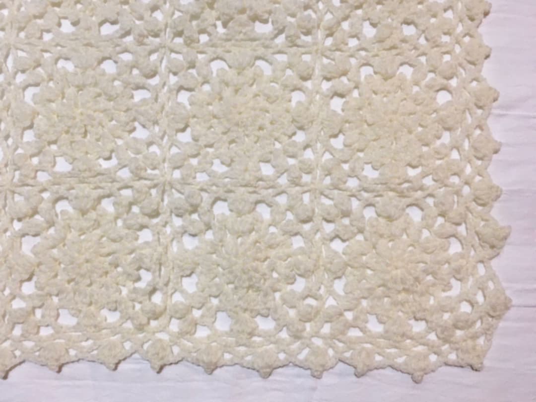 マルチカバー　モチーフ編み物　ブランケット　ハンドメイド