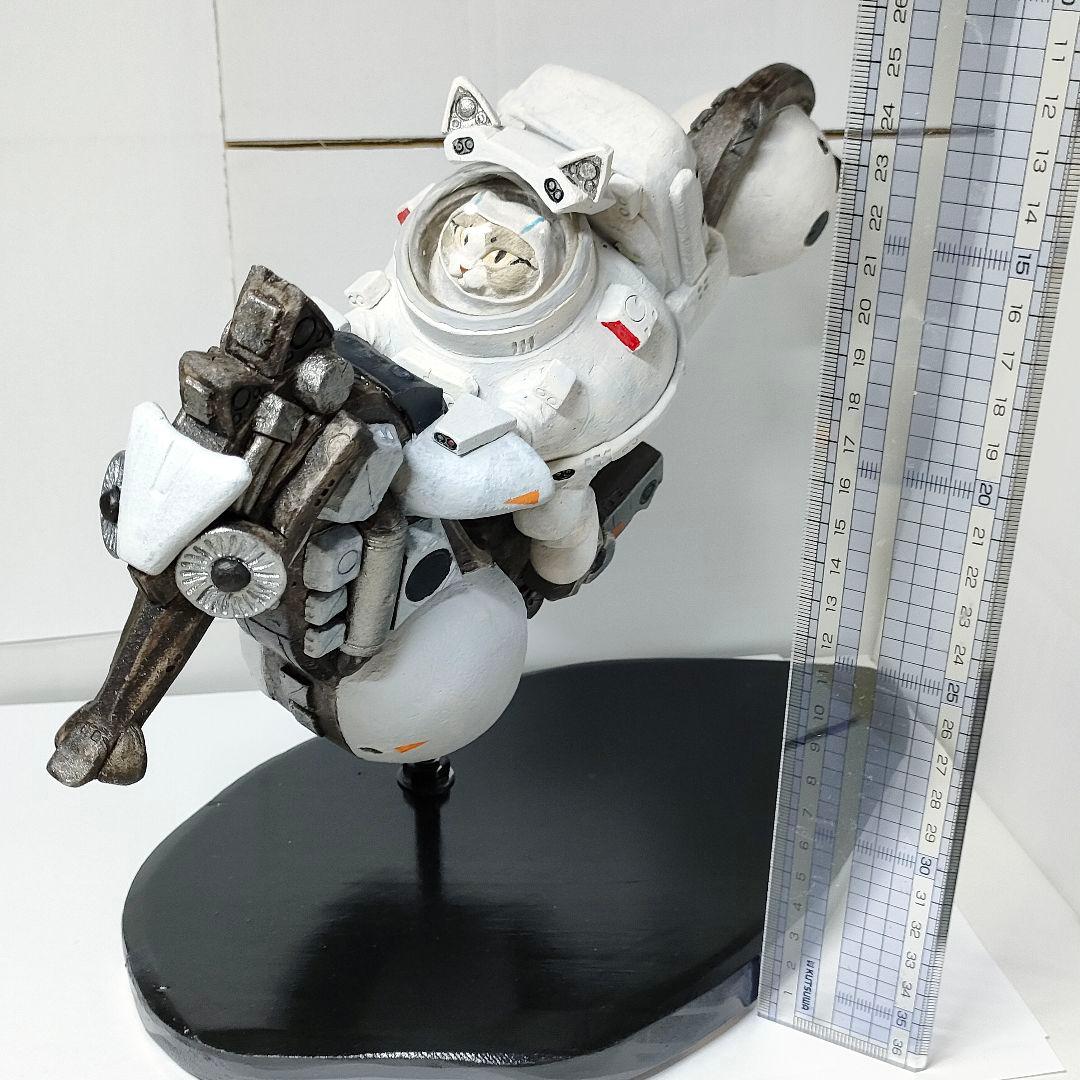 正木卓 陶器猫アート制作 SF映画に登場するような乗り物や宇宙人を表現