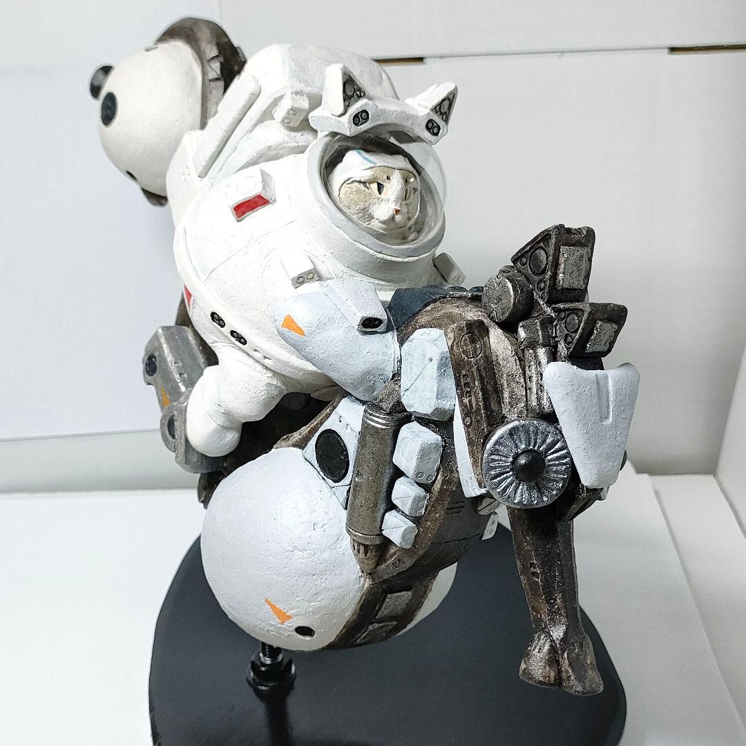 正木卓 陶器猫アート制作 SF映画に登場するような乗り物や宇宙人を表現