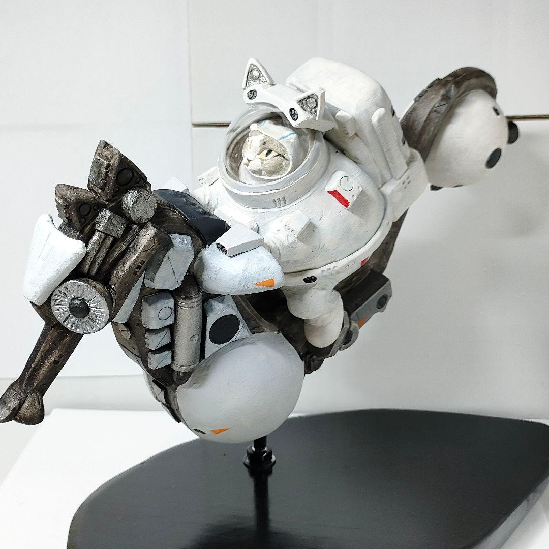 正木卓 陶器猫アート制作 SF映画に登場するような乗り物や宇宙人を表現