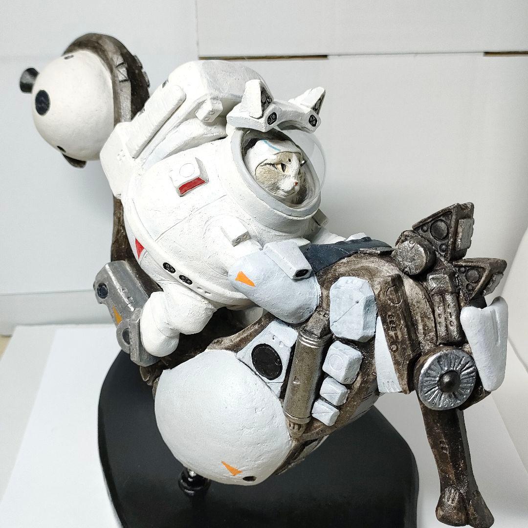 正木卓 陶器猫アート制作 SF映画に登場するような乗り物や宇宙人を表現