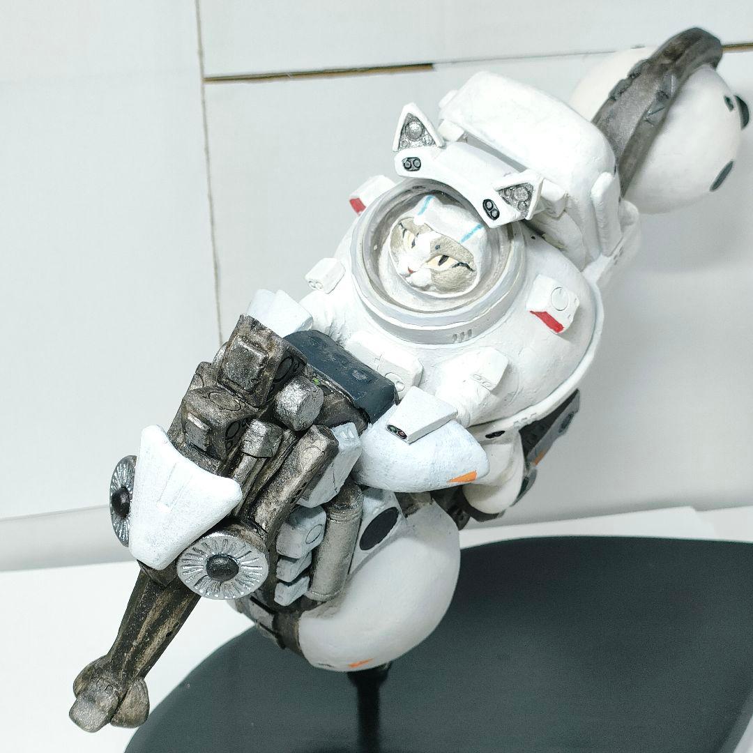 正木卓 陶器猫アート制作 SF映画に登場するような乗り物や宇宙人を表現