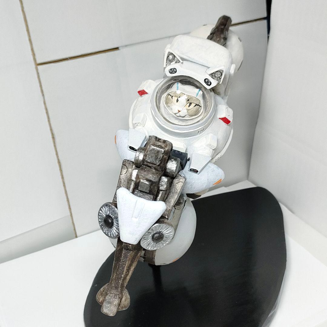 正木卓 陶器猫アート制作 SF映画に登場するような乗り物や宇宙人を表現