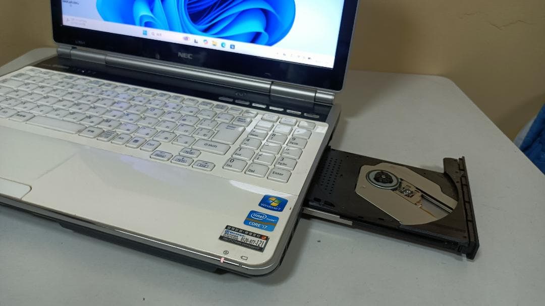 Blu-ray⭐️ノートパソコンNEC Core i7 SSD256Gメモリ8G