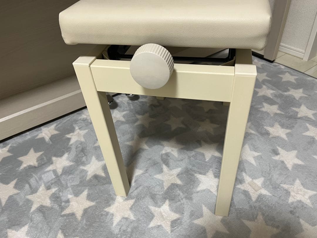 KAWAI CN29 付属椅子