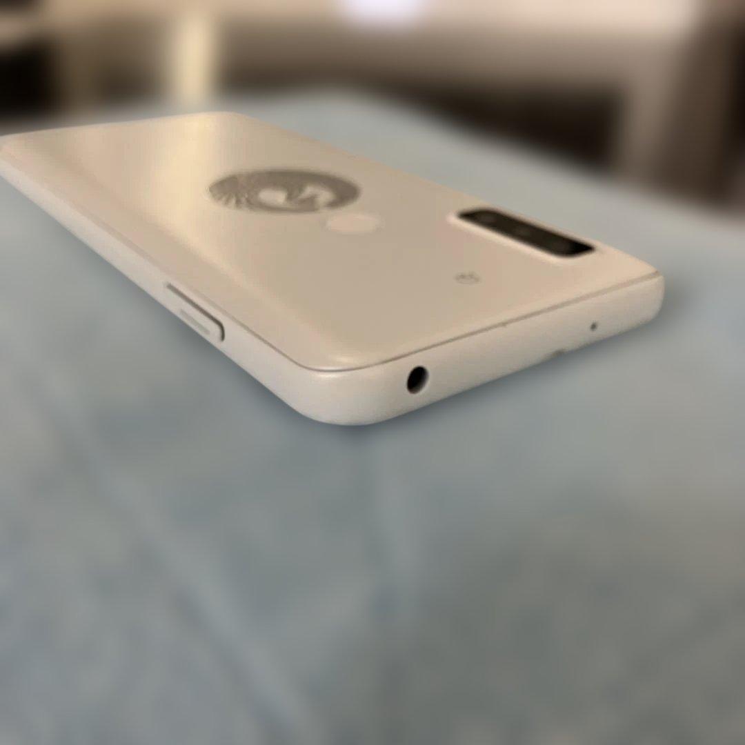 arrows We FCG01 64GB ホワイト　スマートフォン