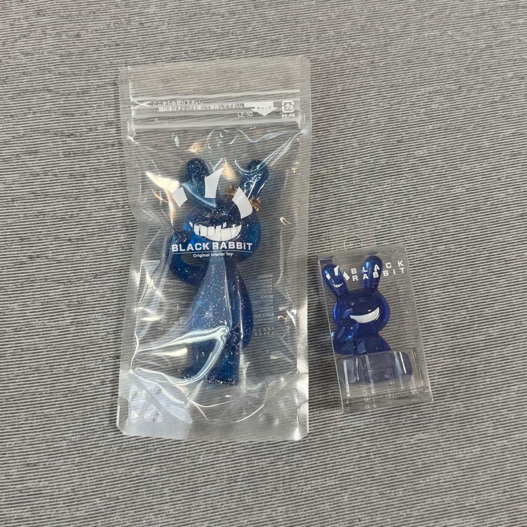 カ*ツ様 ブラックラビット 夜空レジンver（王冠）+ブルー（小）