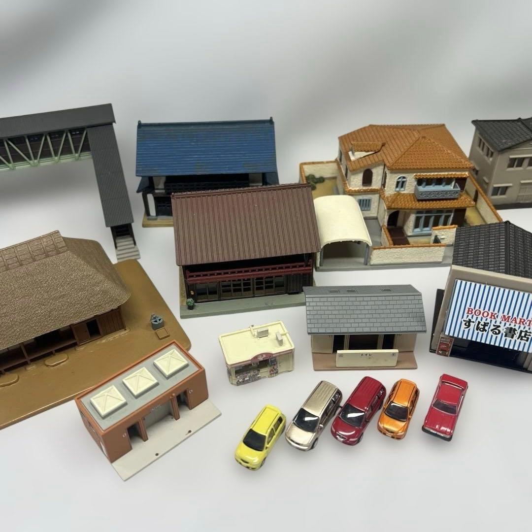 Nゲージ　鉄道模型　ジオタウン　跨線橋　商店　民家　住宅　トイレ　車　等々19点