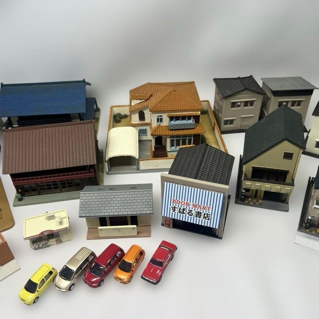 Nゲージ　鉄道模型　ジオタウン　跨線橋　商店　民家　住宅　トイレ　車　等々19点