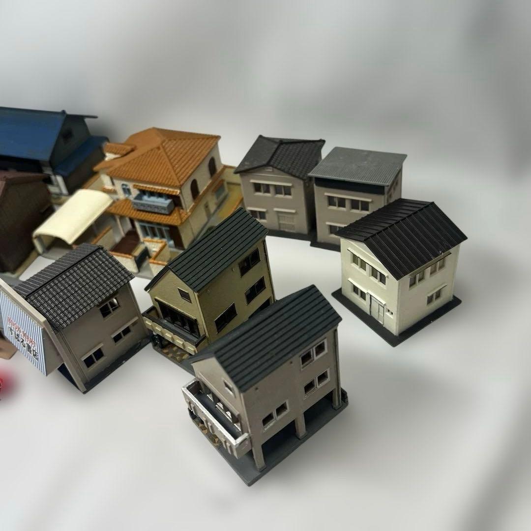 Nゲージ　鉄道模型　ジオタウン　跨線橋　商店　民家　住宅　トイレ　車　等々19点
