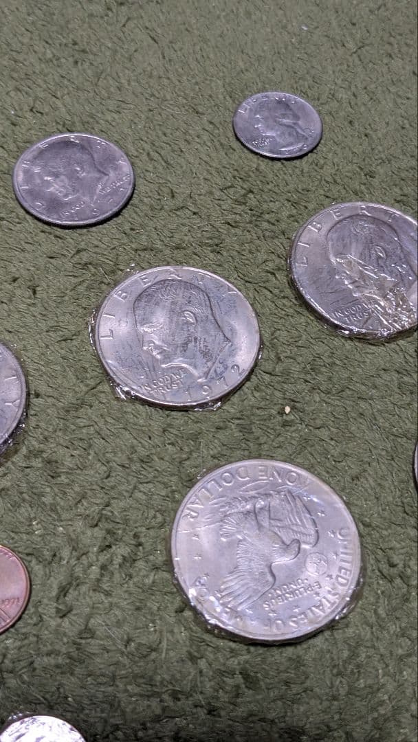 アイゼンハワー　1972年1ドル5枚　ケネディハーフダラー2枚など　フィルム巻