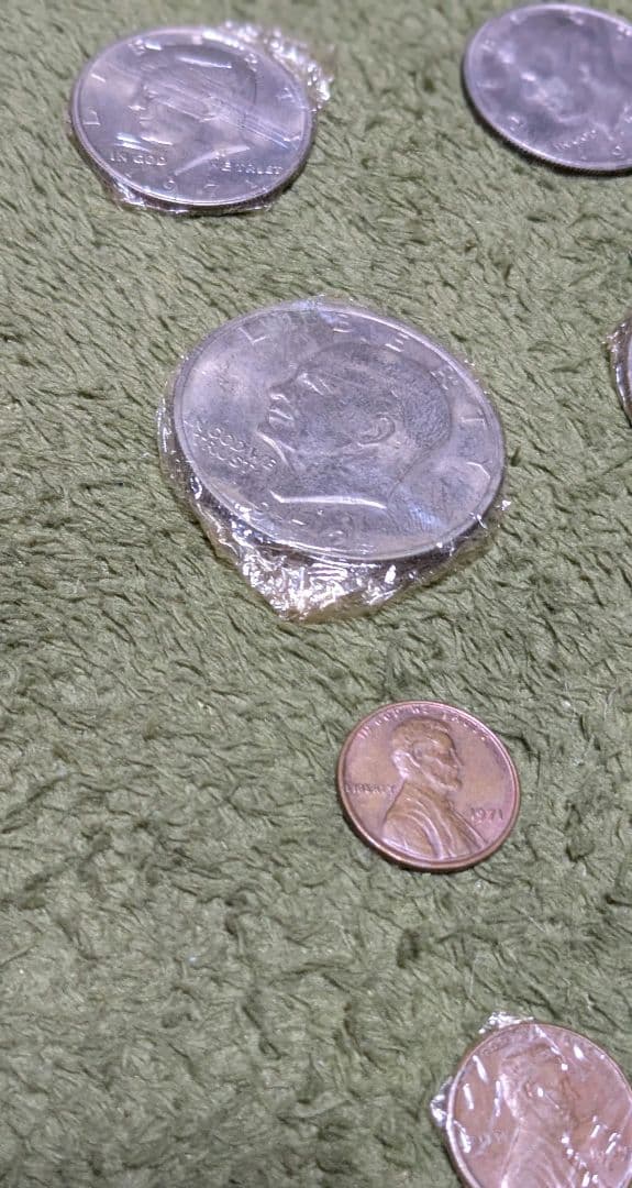 アイゼンハワー　1972年1ドル5枚　ケネディハーフダラー2枚など　フィルム巻