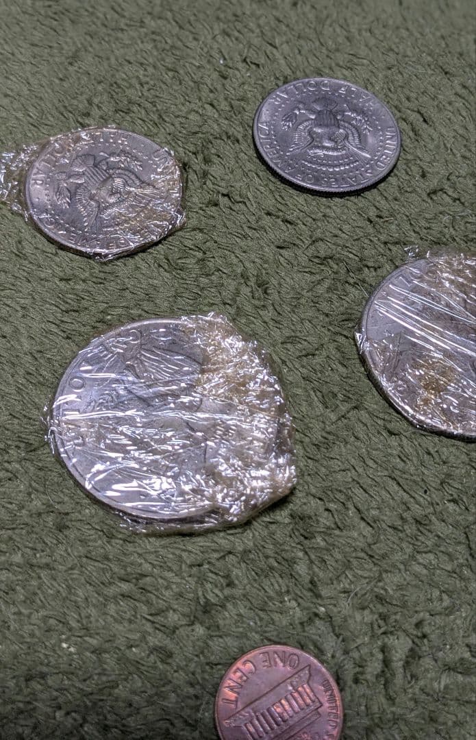 アイゼンハワー　1972年1ドル5枚　ケネディハーフダラー2枚など　フィルム巻