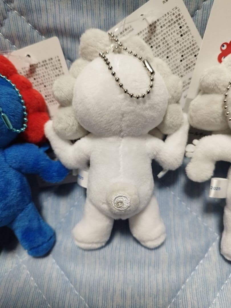 ミャクミャク カラビナ ボールチェーンマスコット ブラック 黒 座 ホワイト 白