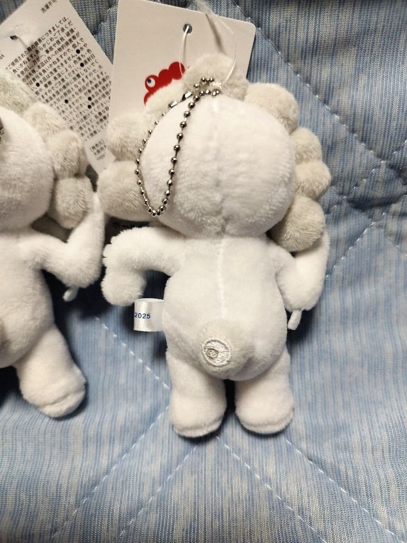 ミャクミャク カラビナ ボールチェーンマスコット ブラック 黒 座 ホワイト 白