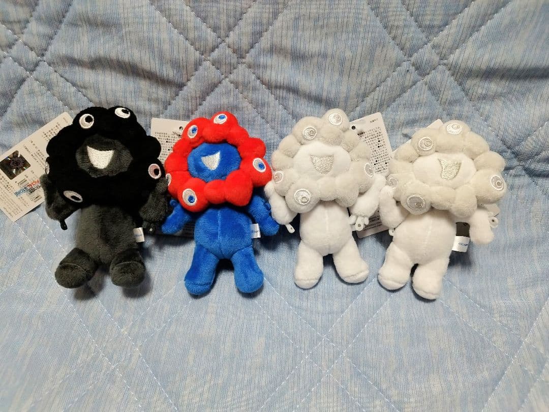 ミャクミャク カラビナ ボールチェーンマスコット ブラック 黒 座 ホワイト 白