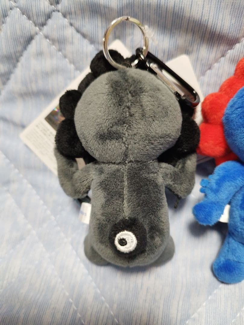 ミャクミャク カラビナ ボールチェーンマスコット ブラック 黒 座 ホワイト 白