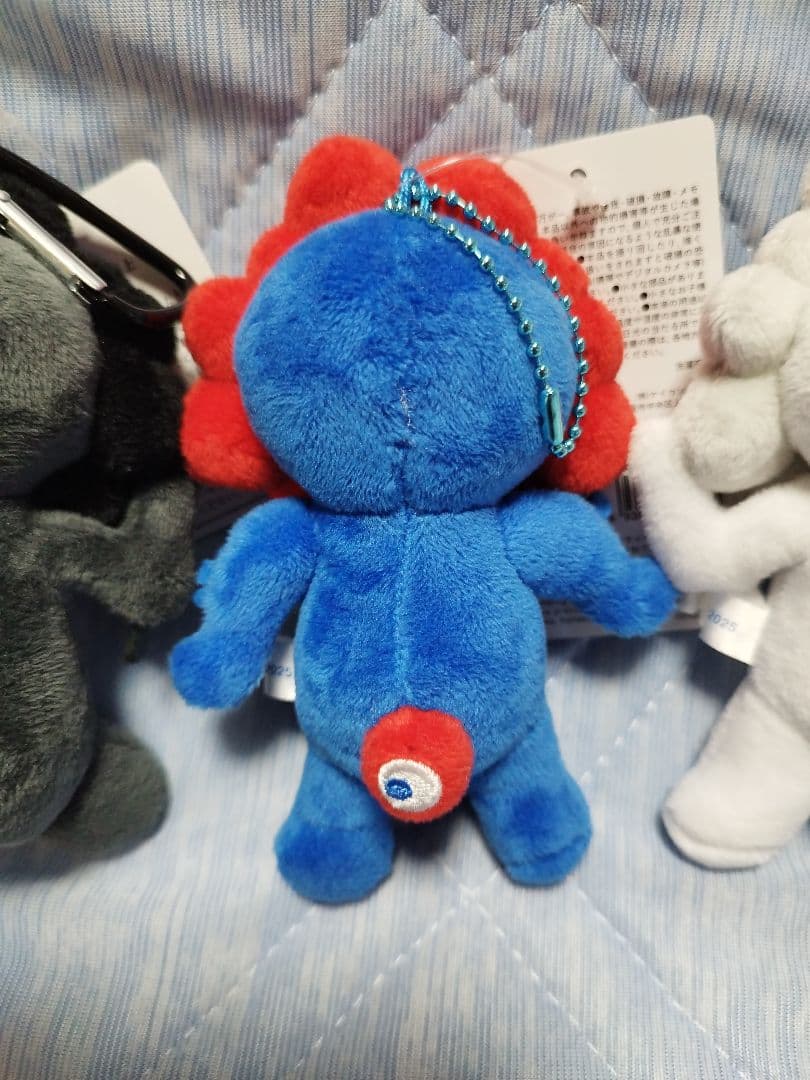 ミャクミャク カラビナ ボールチェーンマスコット ブラック 黒 座 ホワイト 白