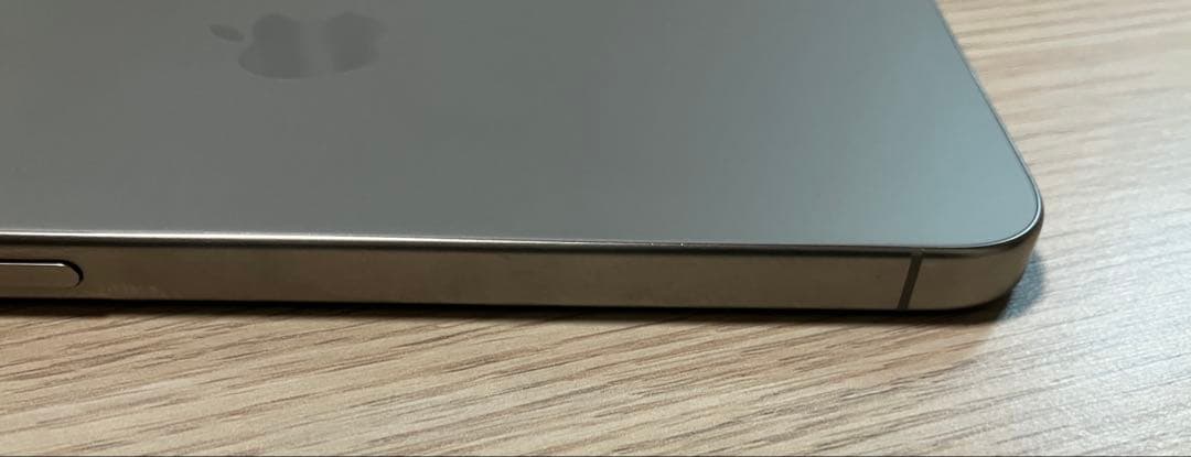 Apple iPhone 15 Pro MAX 本体（美品）