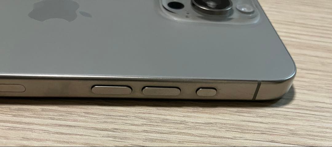 Apple iPhone 15 Pro MAX 本体（美品）