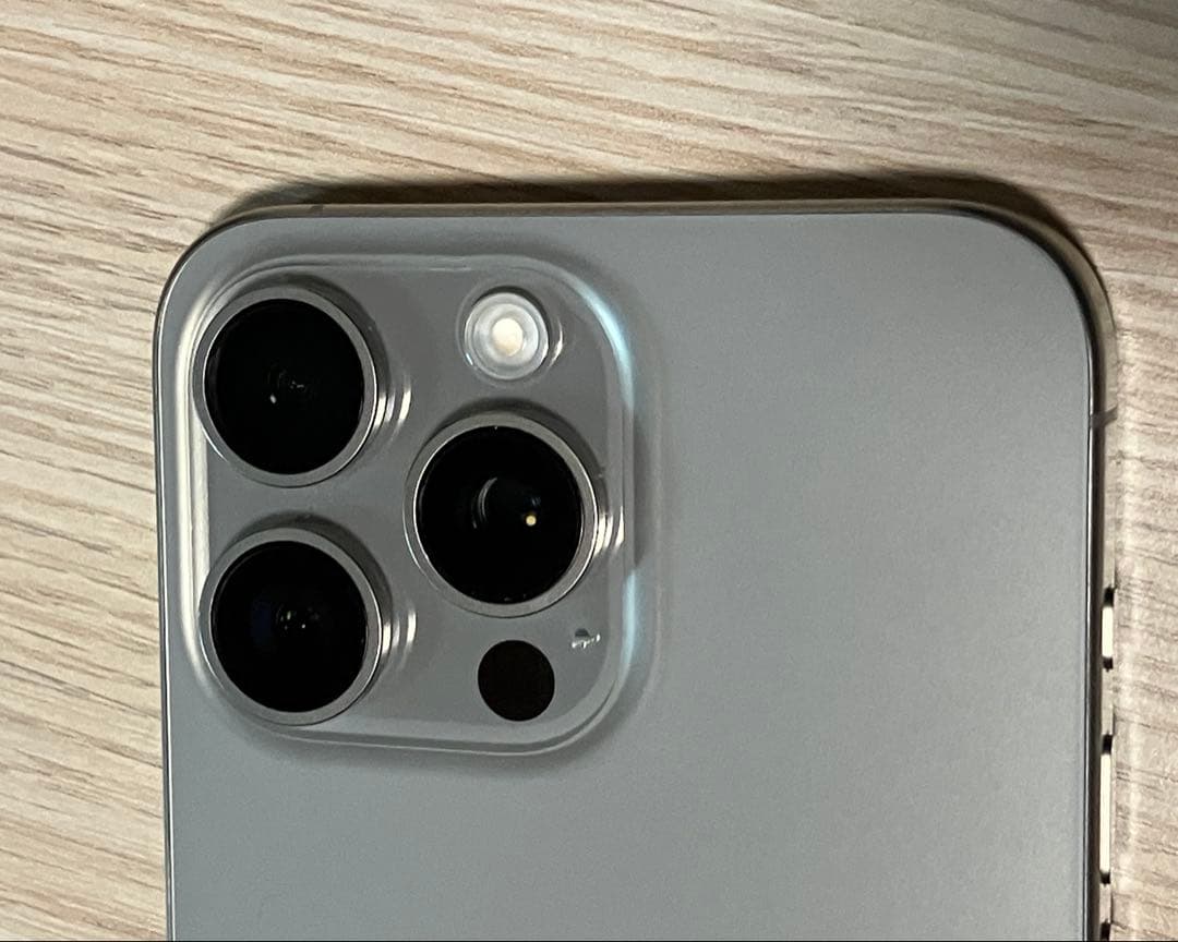 Apple iPhone 15 Pro MAX 本体（美品）