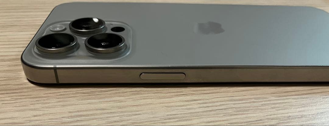 Apple iPhone 15 Pro MAX 本体（美品）