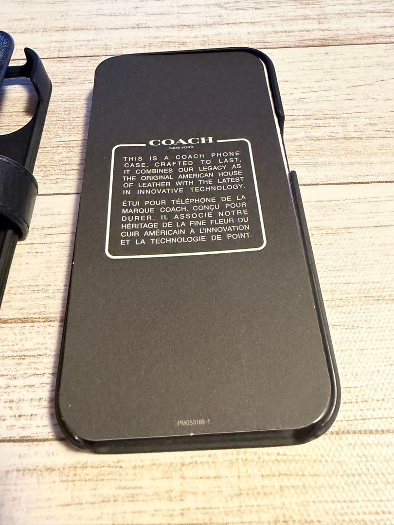 COACH iPhone 15用手帳型ケース