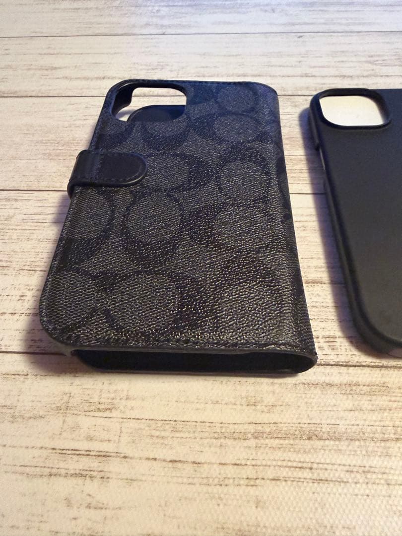 COACH iPhone 15用手帳型ケース