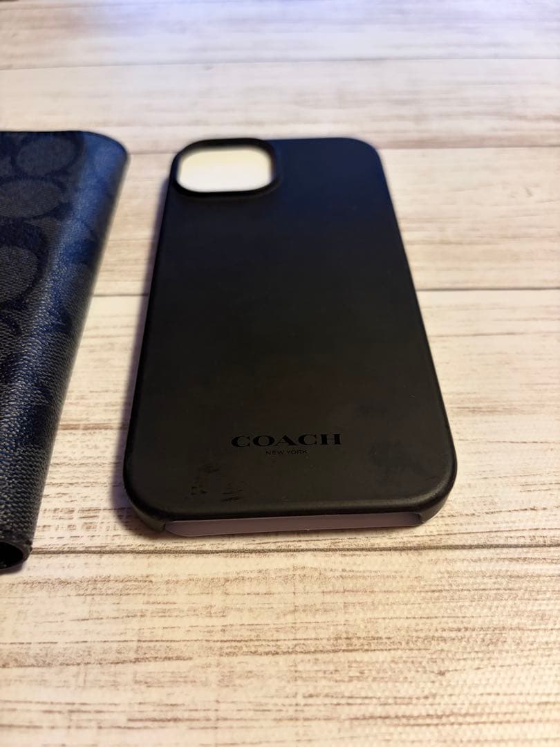 COACH iPhone 15用手帳型ケース