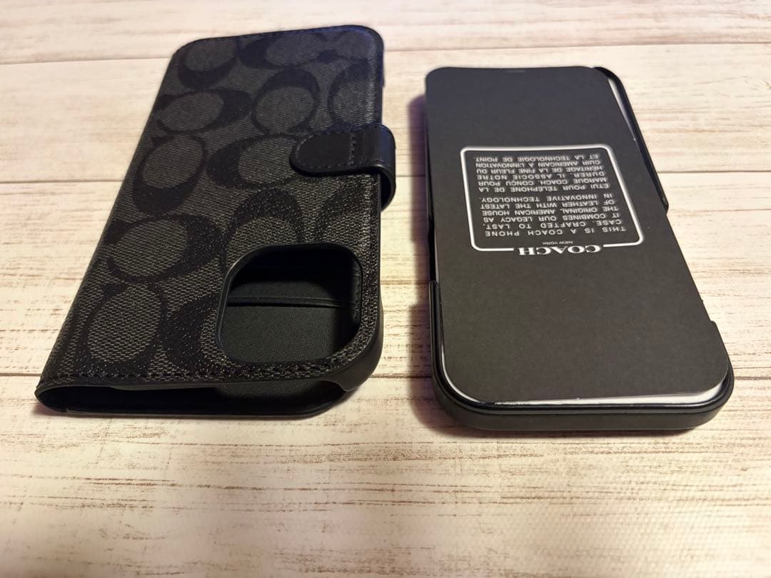 COACH iPhone 15用手帳型ケース