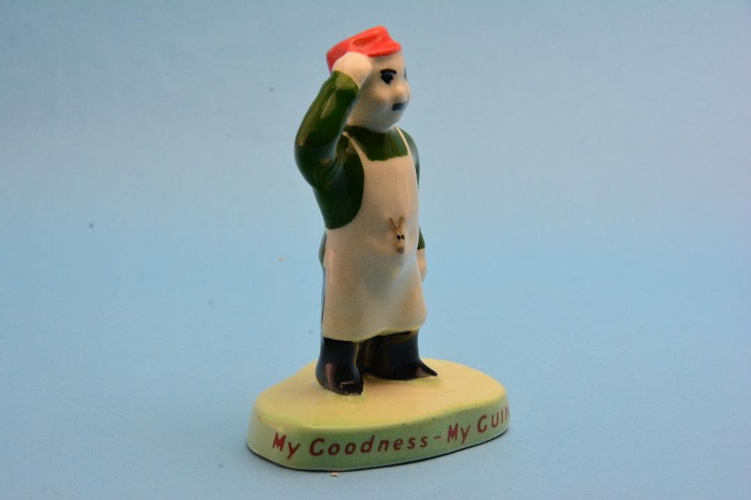 カールトンウェア製　GUINESS広告の陶製フィギュア