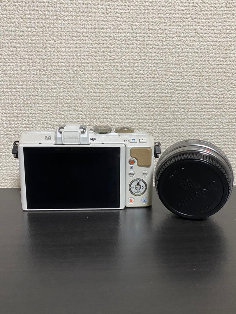 OLYMPUS PEN ホワイト ミラーレス一眼 14-42mmレンズ