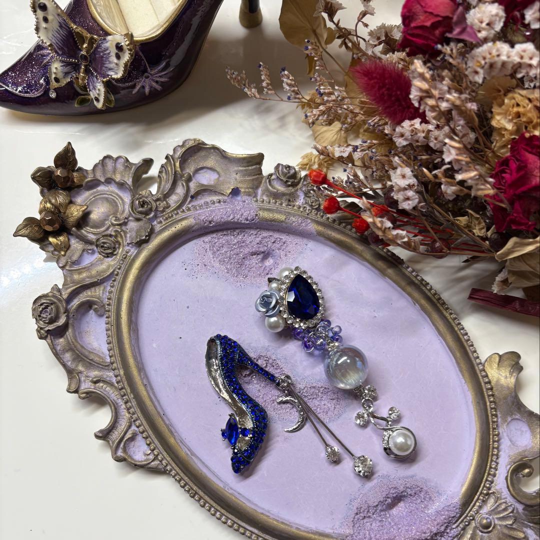 198 ブローチシリーズビジューブルーヒール　ピアスorイヤリング