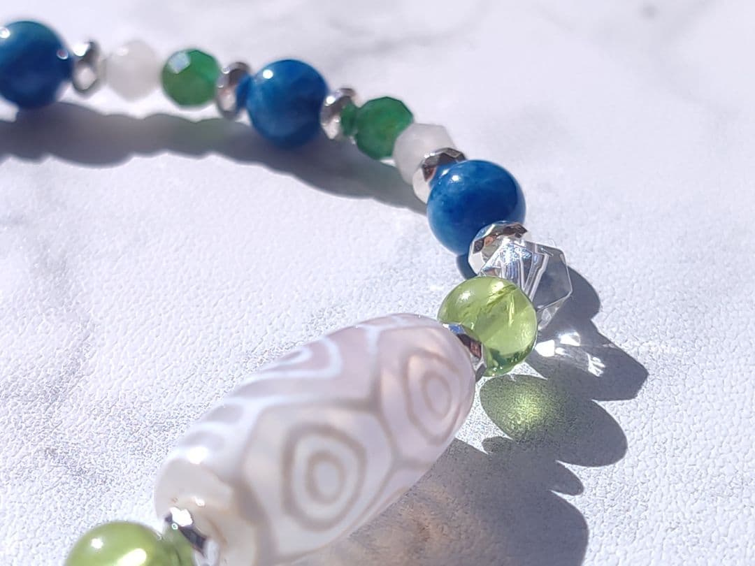 ◇龍眼天珠と亀甲天珠・エメラルド・ペリドット・アフガナイトのパワーストーンブレス