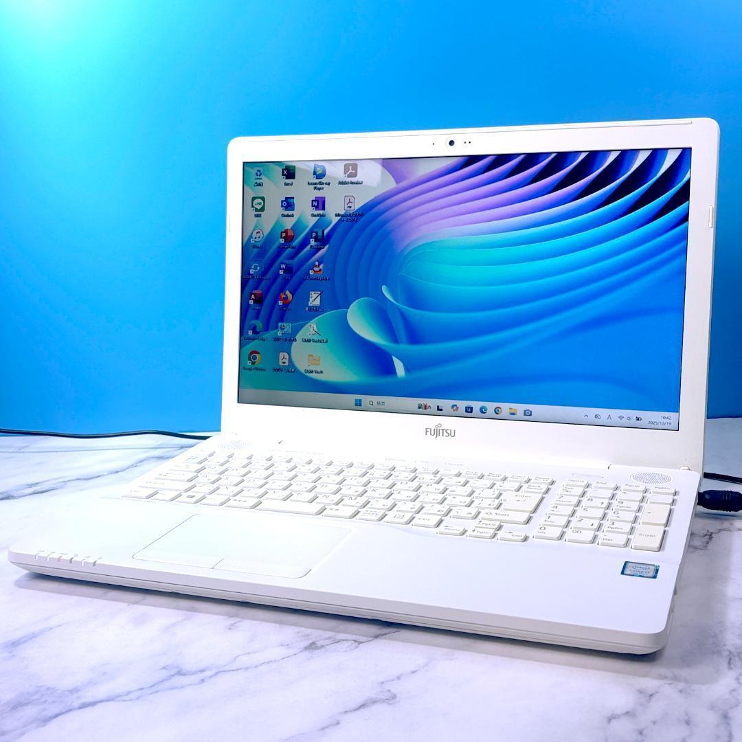 美品☆Corei7・8GB・SSD・Win11・ホワイト・ノートパソコン