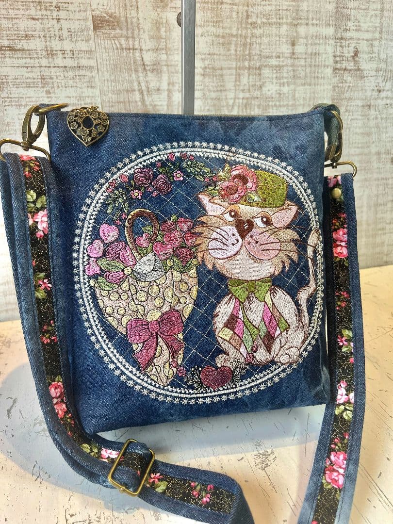 ロラライハリス♡ダークブルーWデニム♡刺繍のショルダーバッグ♡FancyCats