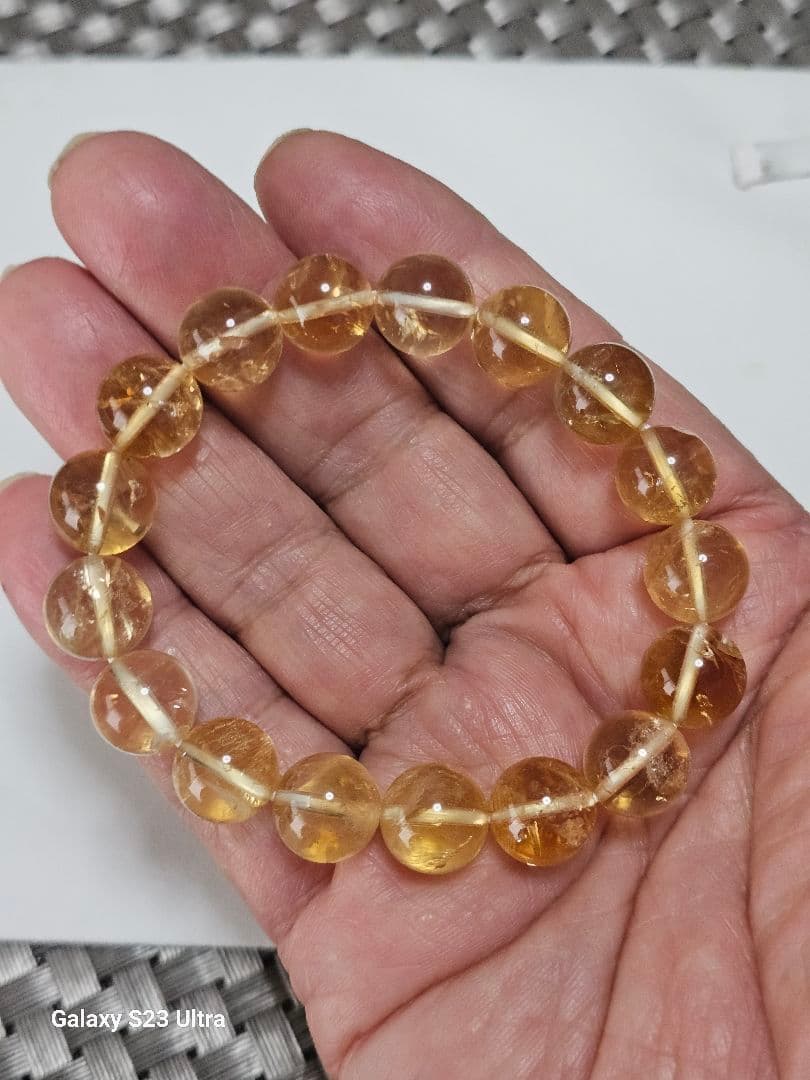 ブラジル産黄水晶処理無し　１２mm１７石ブレスレット