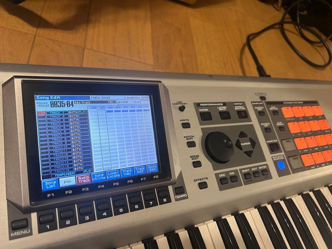 Roland Fantom X7 シンセサイザー