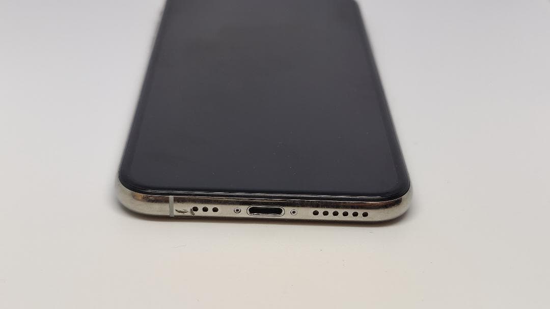 ⭐️ Apple iPhone XS（シルバー）✨